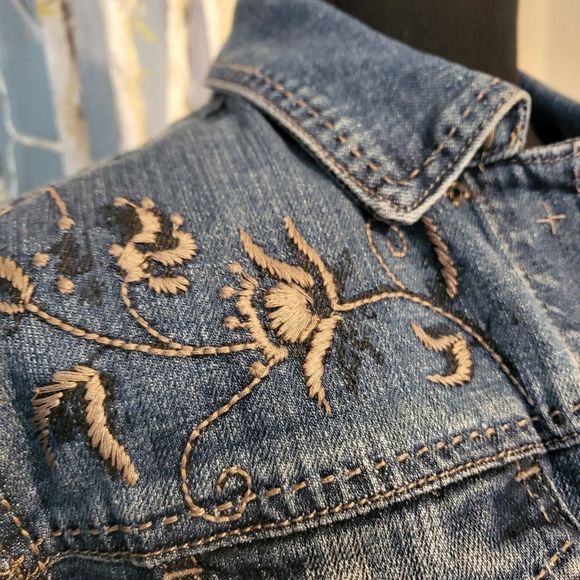 EMBROIDERED DENIM JACKET - Picture 2 of 4